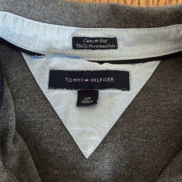 Grey Tommy Hilfiger polo. - Picture 2 of 4
